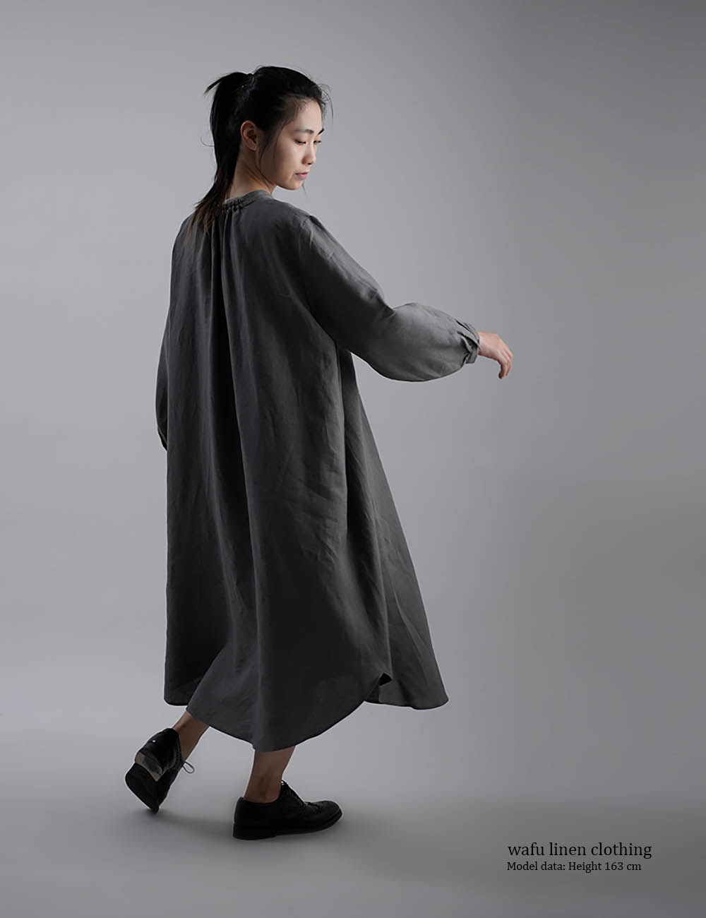 【wafu】Linen Dress  あきすぎないネック のラウンドテールドレス  /鈍色(にびいろ)【free】a034a-nib1