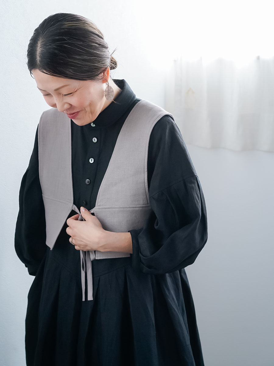 リネンドレス】大人の華やぎを纏う 丸襟 鍵盤タックワンピース