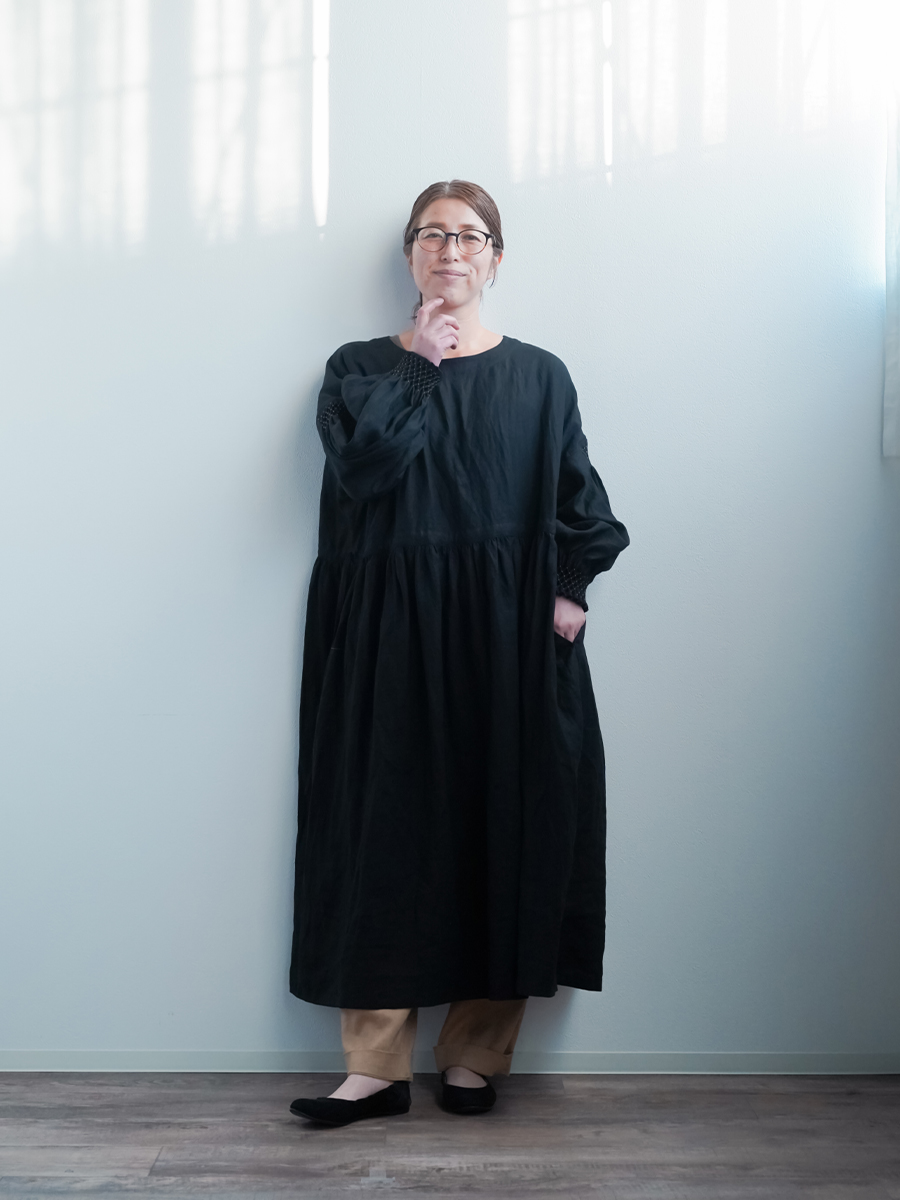 スモッキング ワンピース Ronci】時間をまとう、静かな贅沢