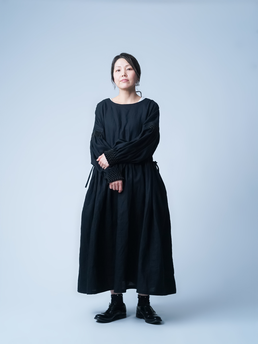 スモッキング ワンピース Ronci】時間をまとう、静かな贅沢