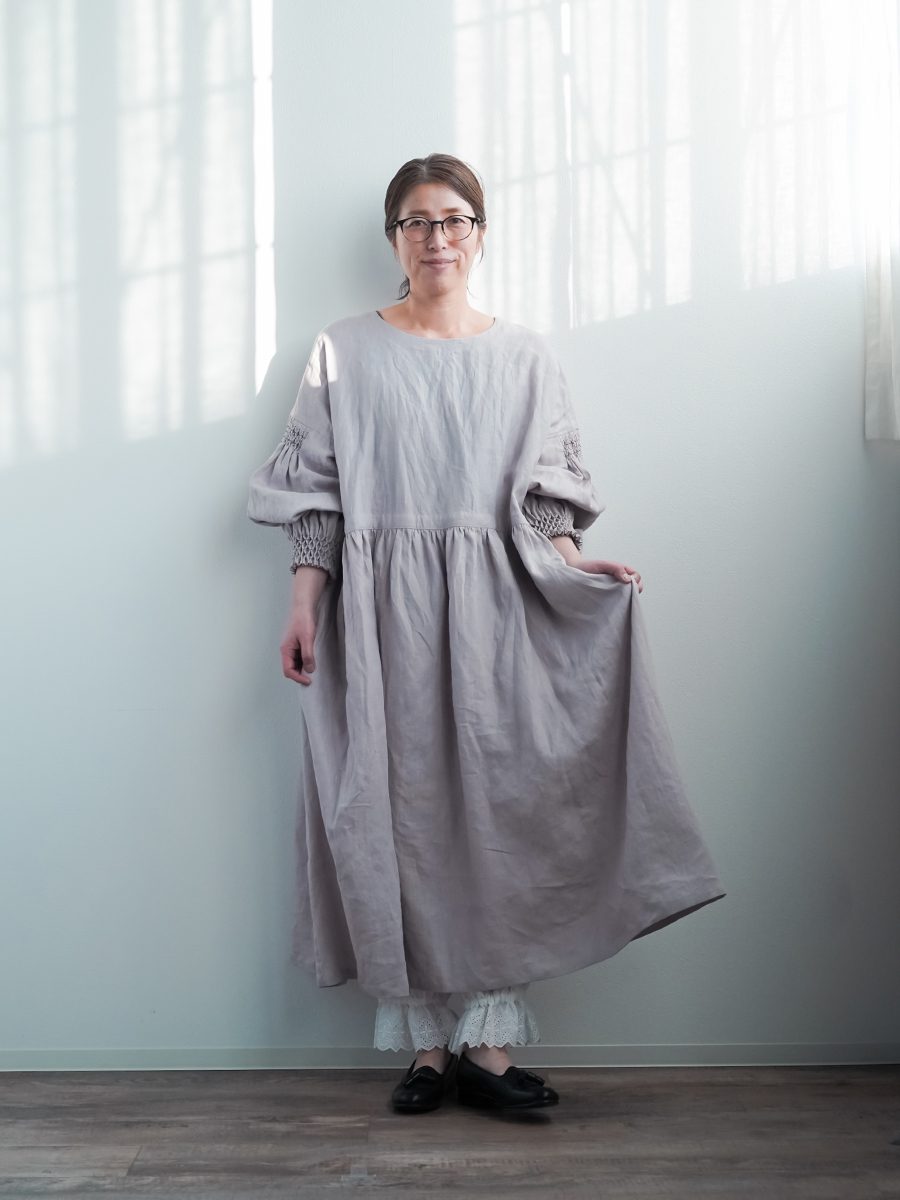 スモッキング ワンピース Ronci】時間をまとう、静かな贅沢