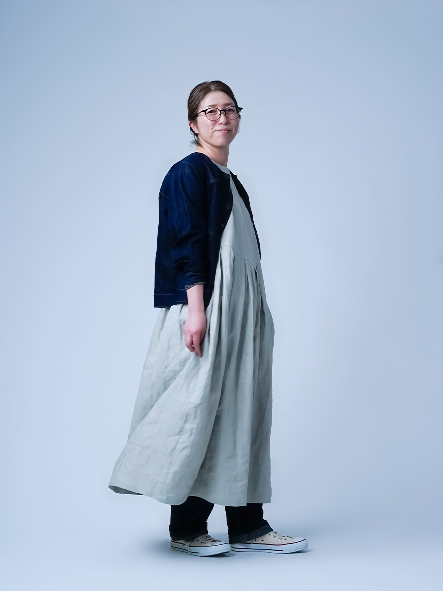 リネンドレス】静かな主張。余韻を残す 鍵盤タックワンピース／ 白緑