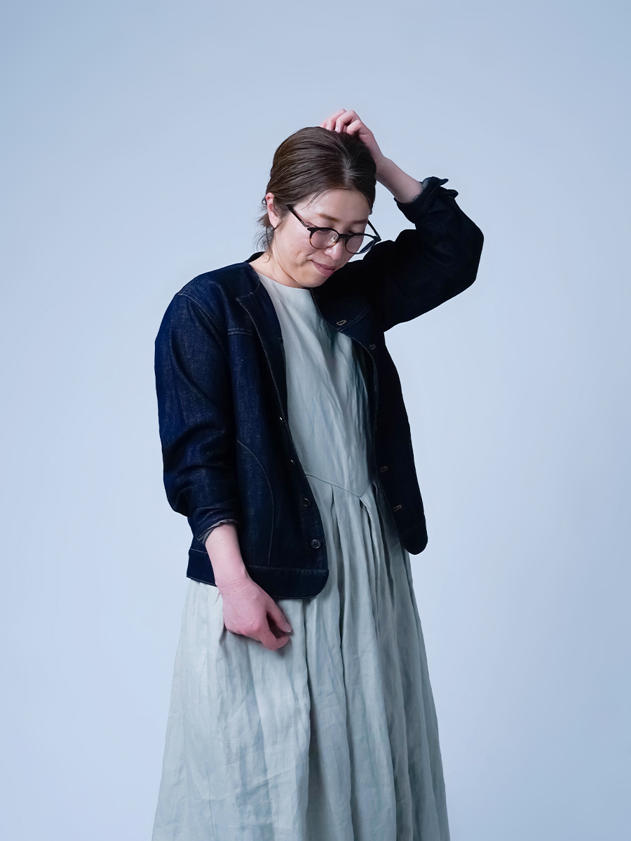 リネンドレス】静かな主張。余韻を残す 鍵盤タックワンピース／ 白緑