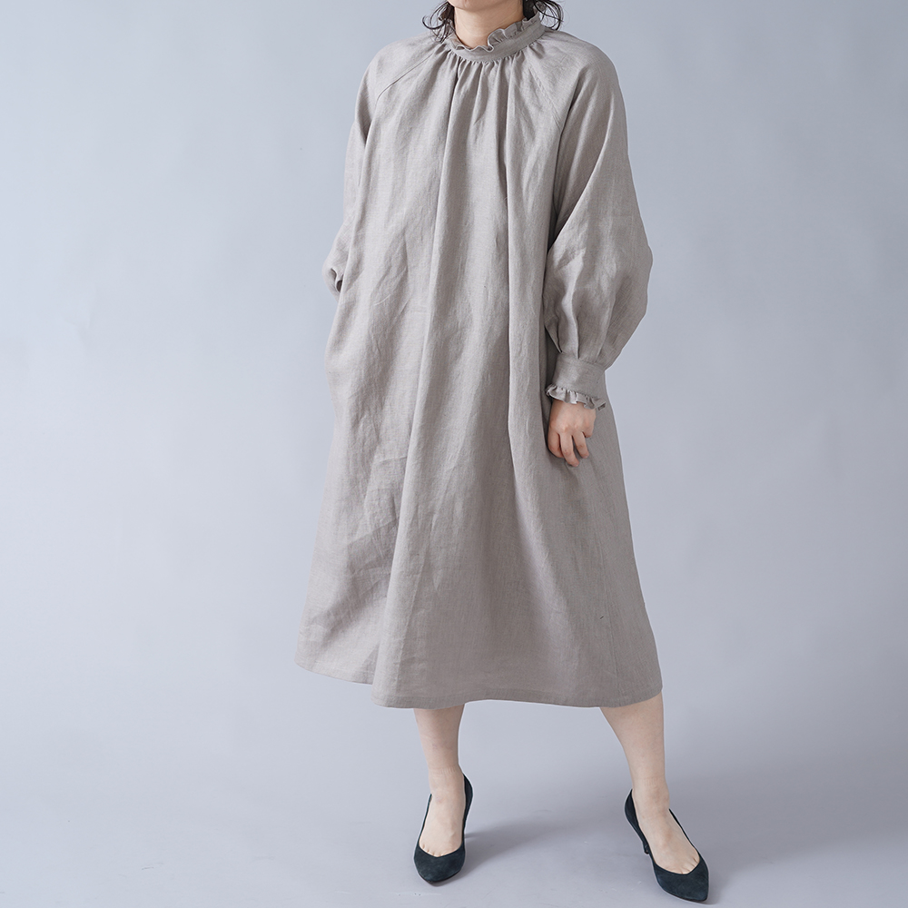 Wafu 中厚 リネン フリルドレス 襟 ドレス ミモレ丈 フレア 長袖 スタンドカラー アッシュパール A0a Asp2