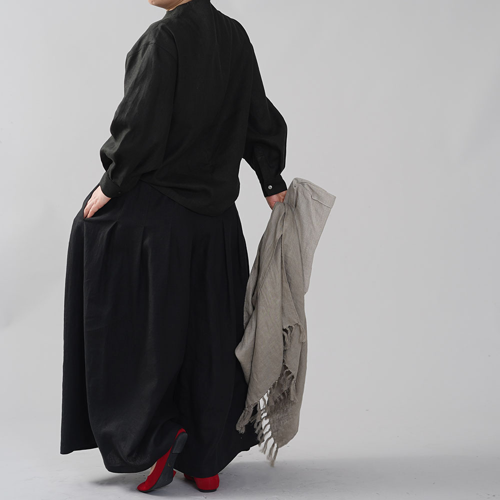 やや薄手 リネン 袴(はかま)パンツ ワイドパンツ ロング丈 拝みヒダ 和 禅 ウエストゴム ベルトループ ポケット付 マキシ丈 40番手/黒【free】b002k-bck1