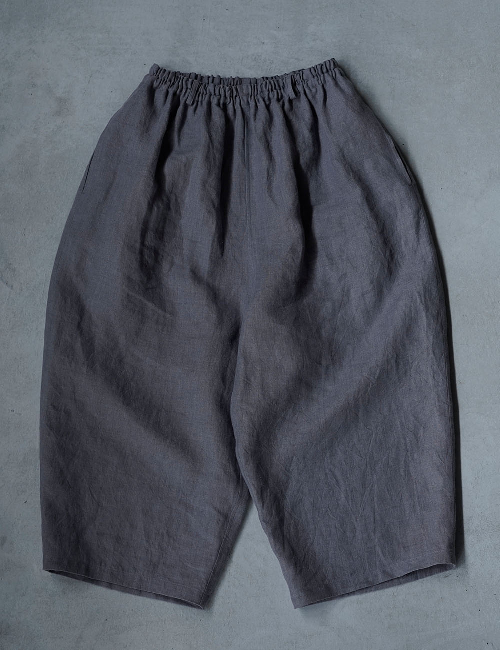 【wafu】 cropped Linen pants 男女兼用 クロップド丈 リネンパンツ 先染め 中厚地 /スチール・グレイ b018g-stg2