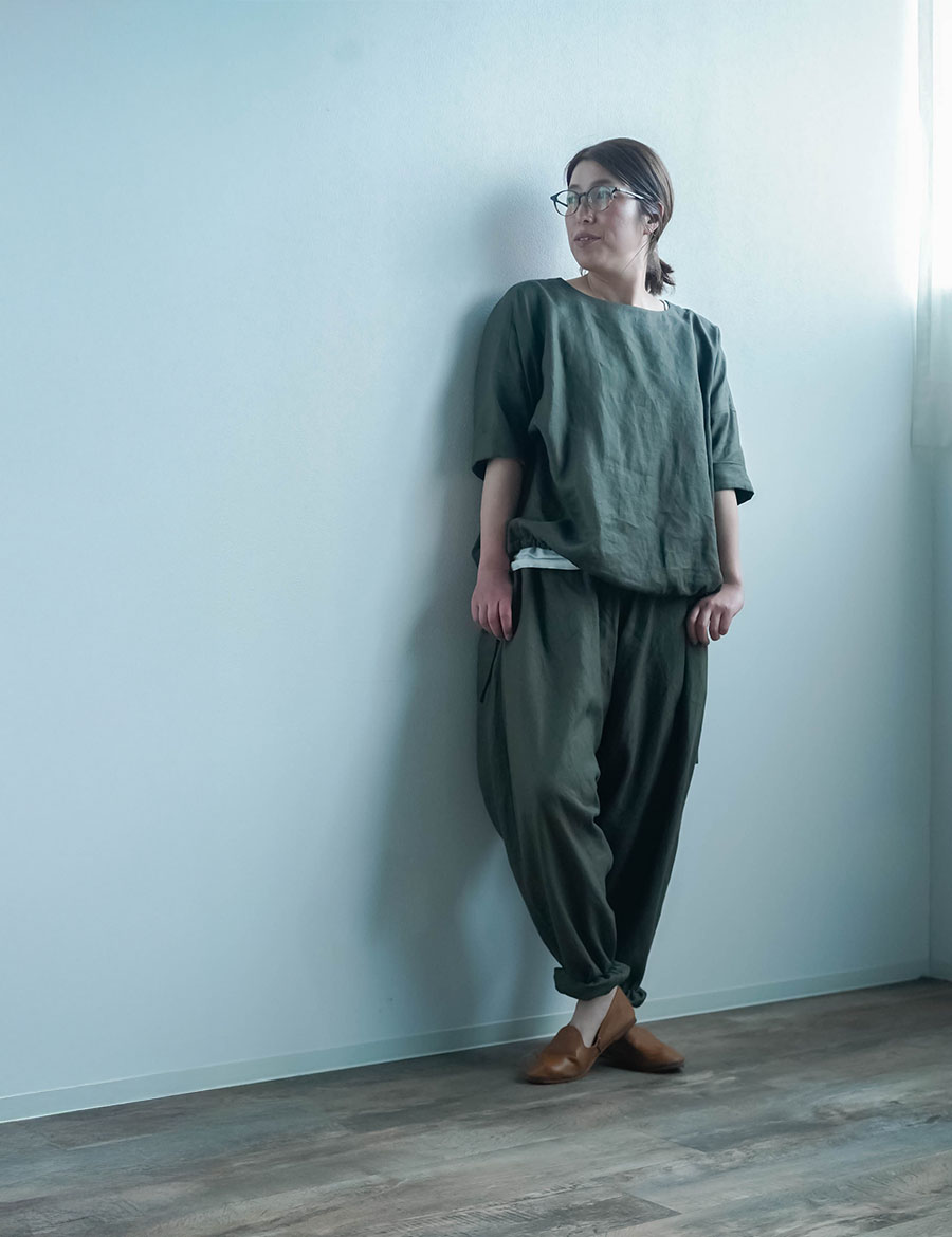 リネンパンツ】空気のように軽やかな サルエルパンツ／ 柳煤竹