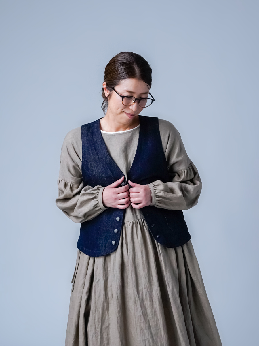 リネンデニムベスト】新たなハーモニーを生み出す リネンデニム ベスト