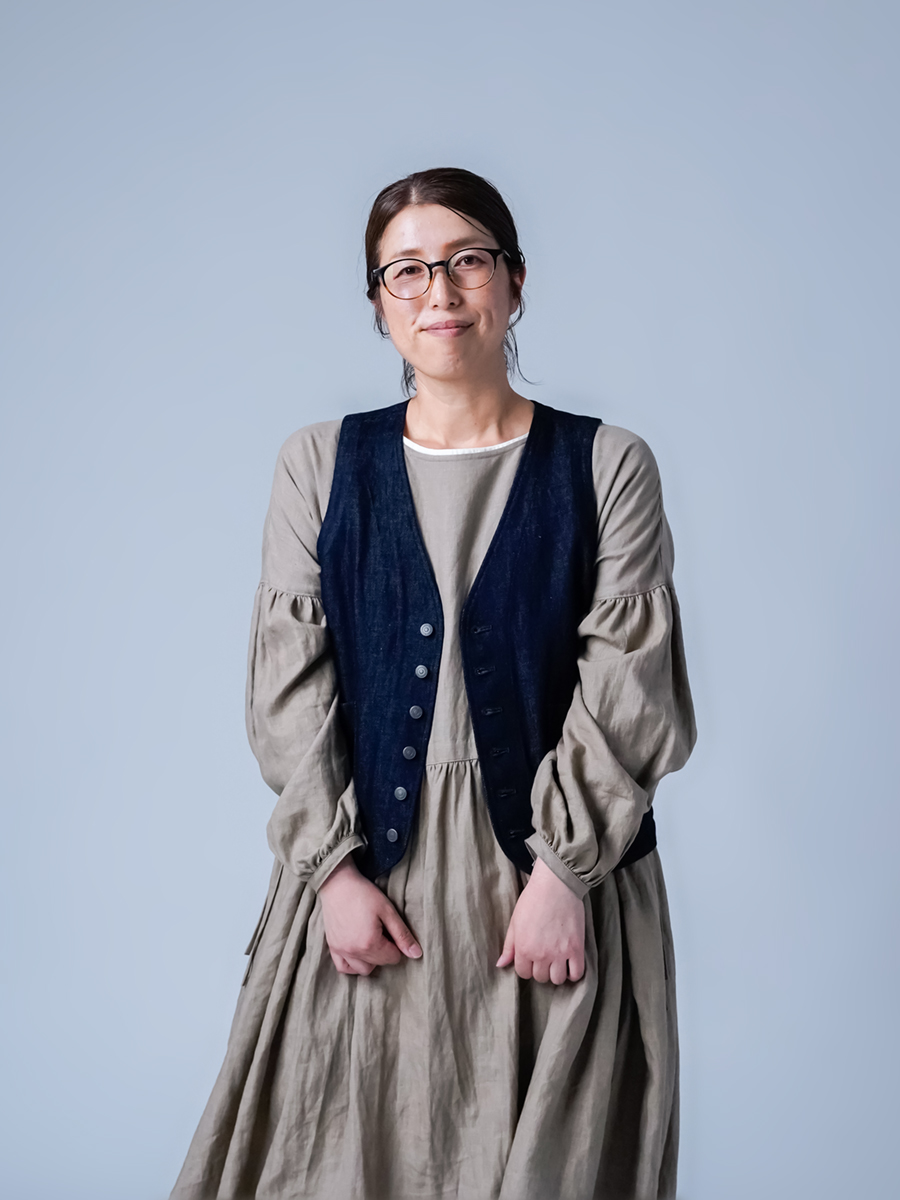 美品 芽風 MEFU センソユニコ ベスト デニム風 リネン コットン リネンデニムベスト】新たなハーモニーを生み出す リネンデニム ベスト