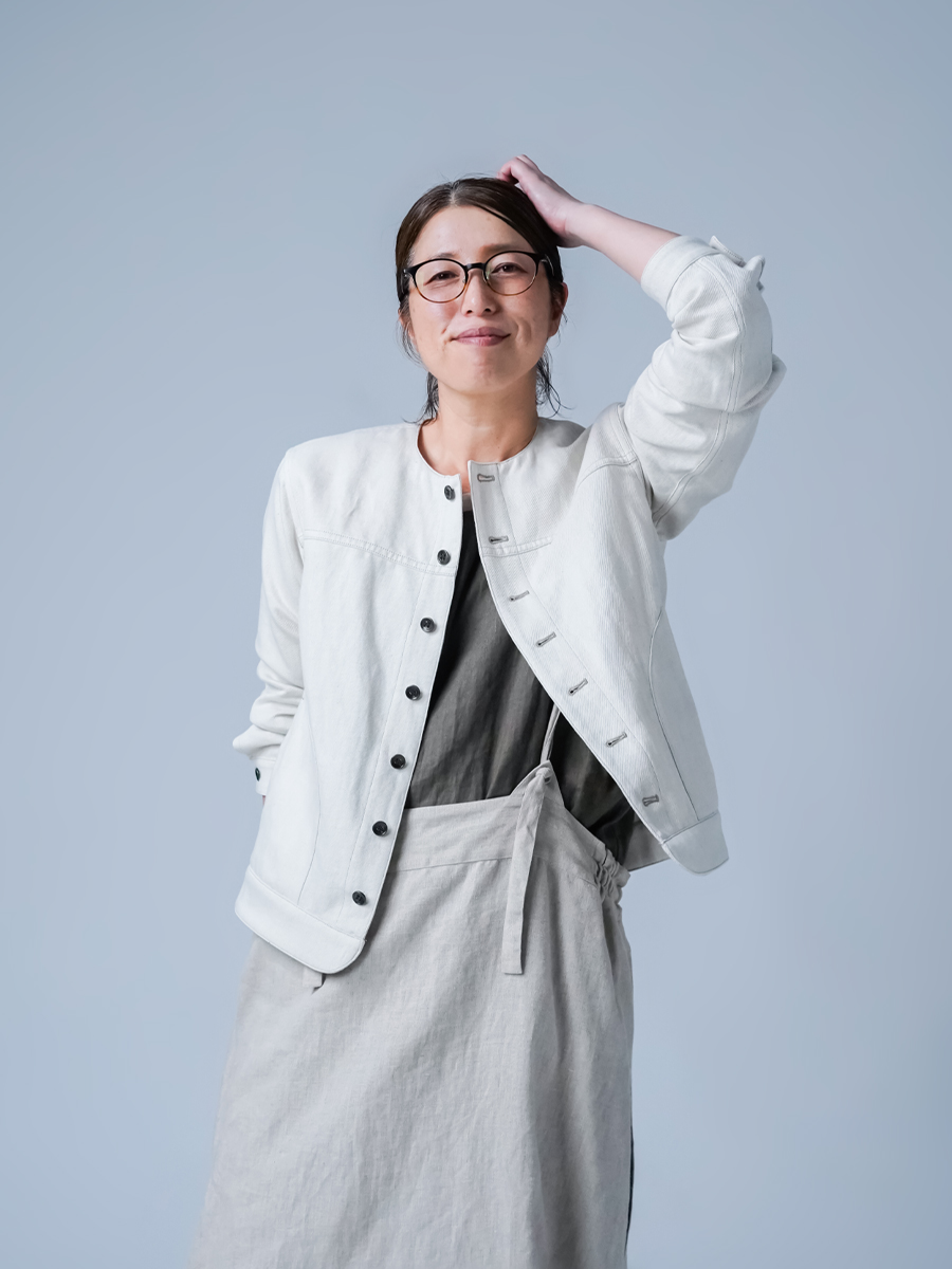 リネンデニムジャケット】凛とした存在感をまとう ノーカラー