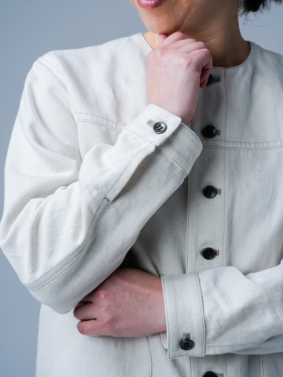 リネンデニムジャケット】凛とした存在感をまとう ノーカラー