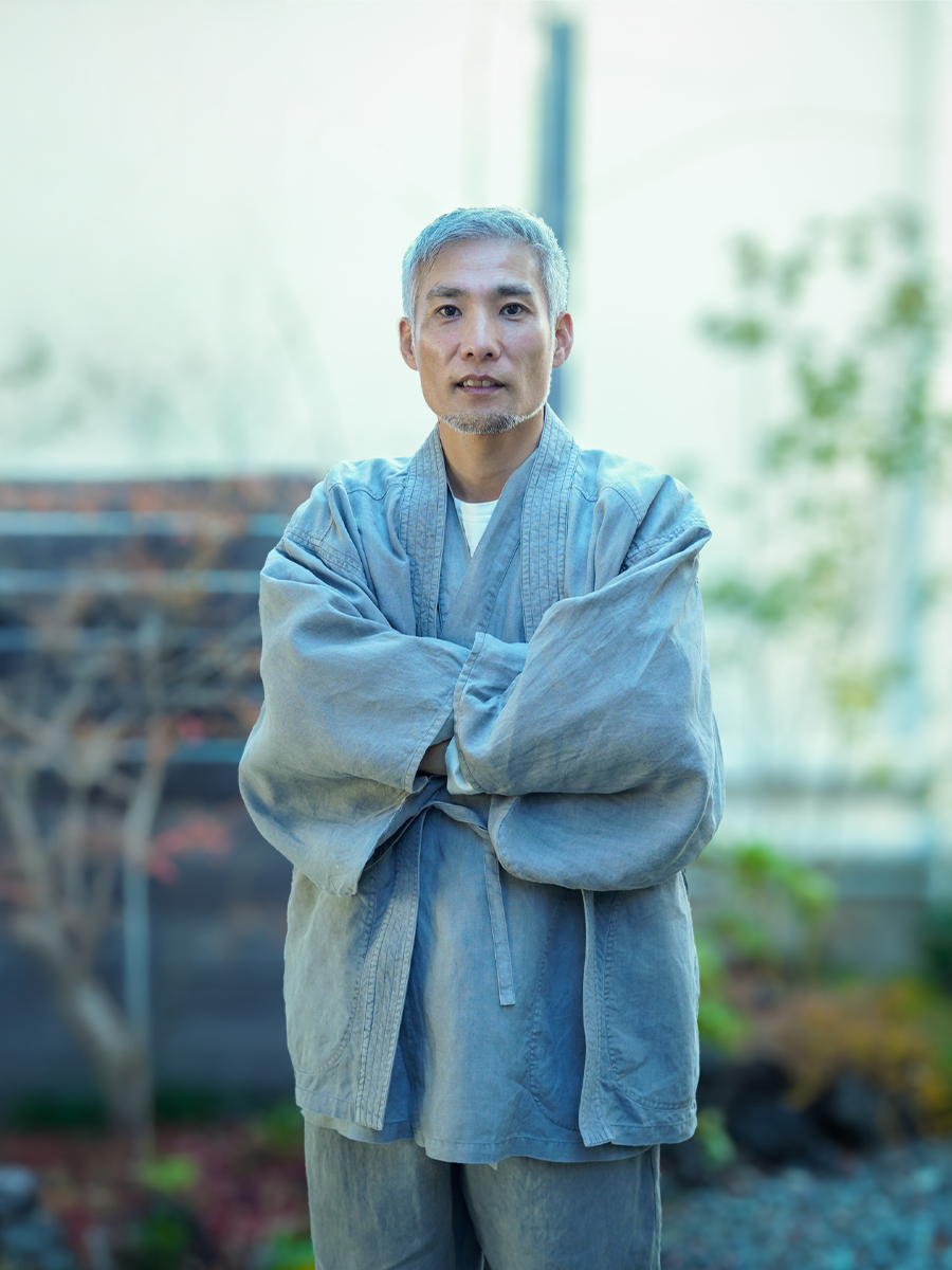 リネン羽織り】自然と人の手がつむぐ、一年中活躍するミニマルデザイン