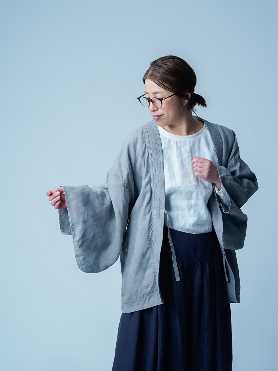 リネン羽織り】自然と人の手がつむぐ、一年中活躍するミニマルデザイン