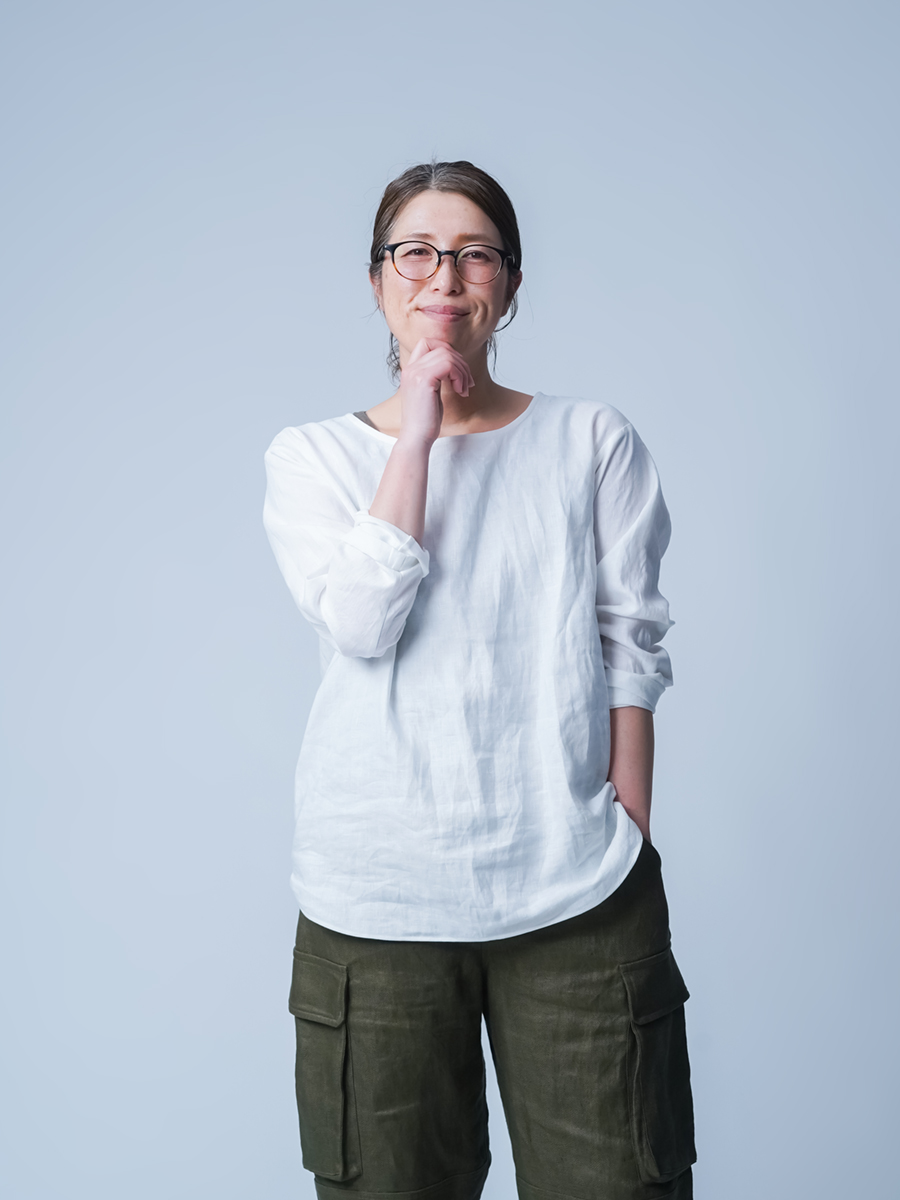 リネントップス】全身のバランスをひと息で整える 裾ラウンド トップス