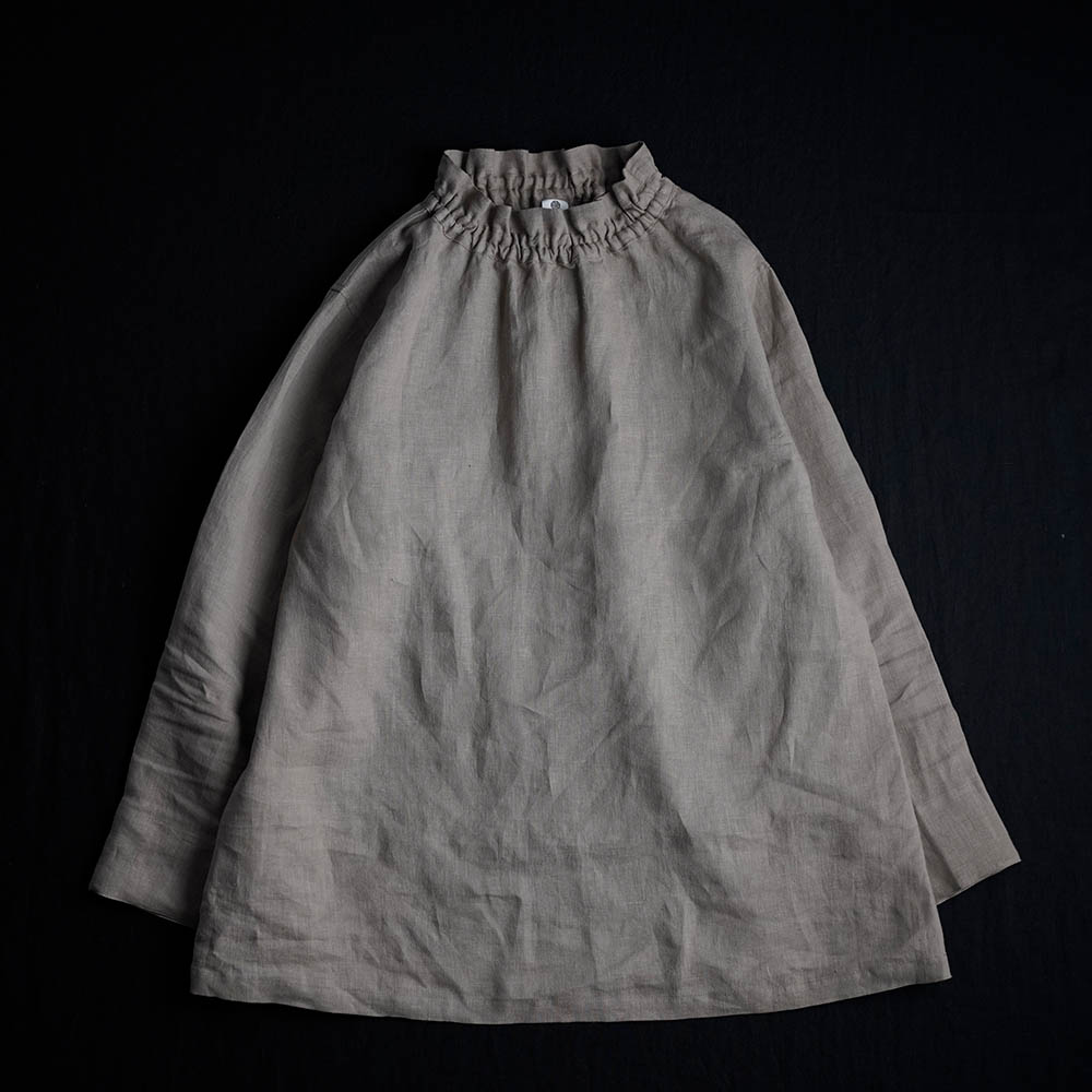 【wafu】雅亜麻 Linen  Top   タートル ネック インナー  袖スリット コーデの幅が広く万能に使えます。/榛色(はしばみいろ) p014a-hbm1