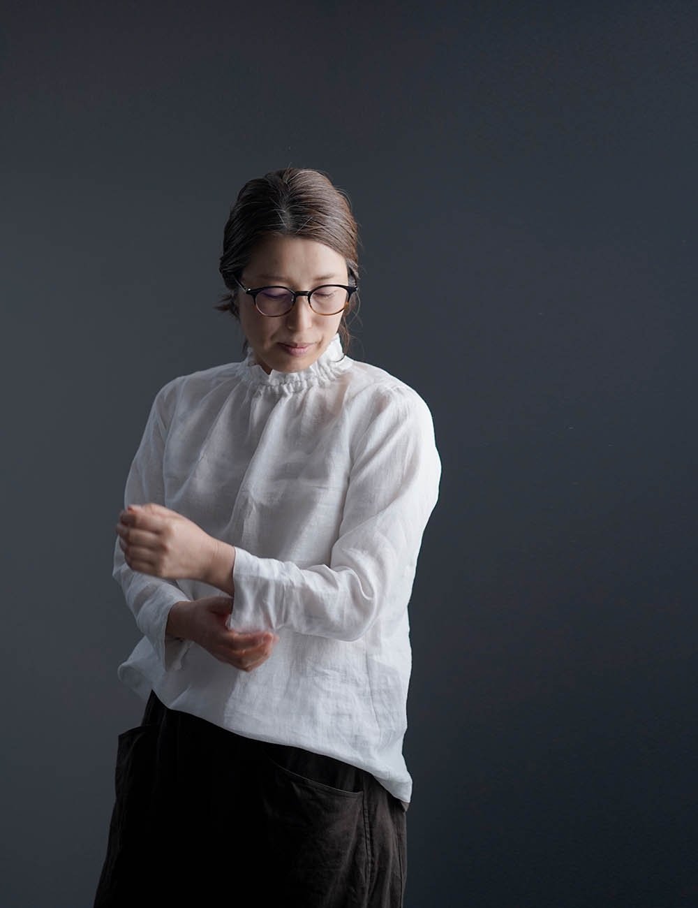 【wafu】雅亜麻 Linen  Top   タートル ネック インナー  袖スリット コーデの幅が広く万能に使えます。/白色 p014a-wht1