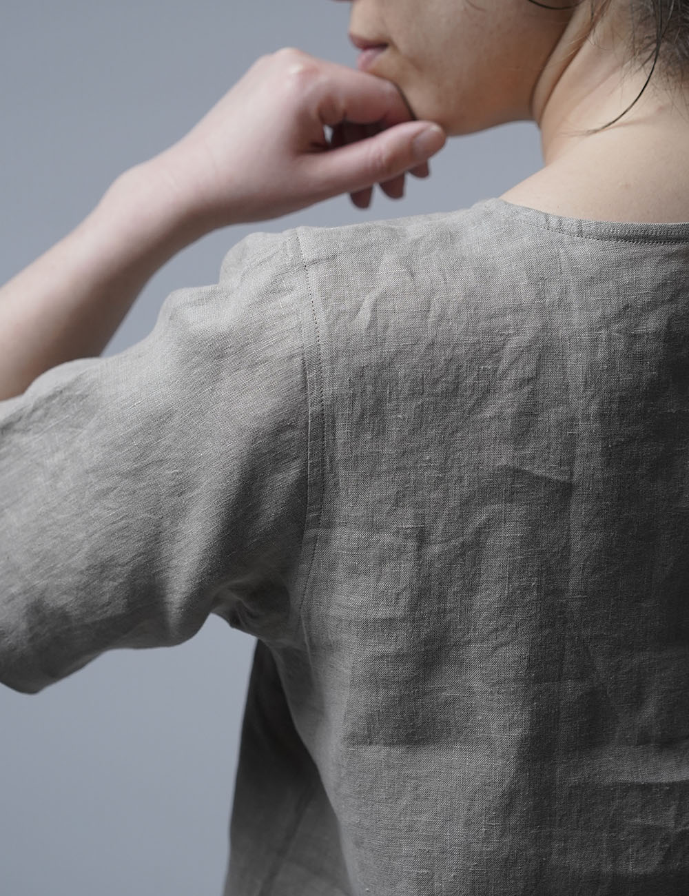 【wafu】雅亜麻リネンTシャツ インナー リネンブラウス ペチコートにも 半袖 丸首 T-shirt /榛色(はしばみいろ) p015a-hbm1