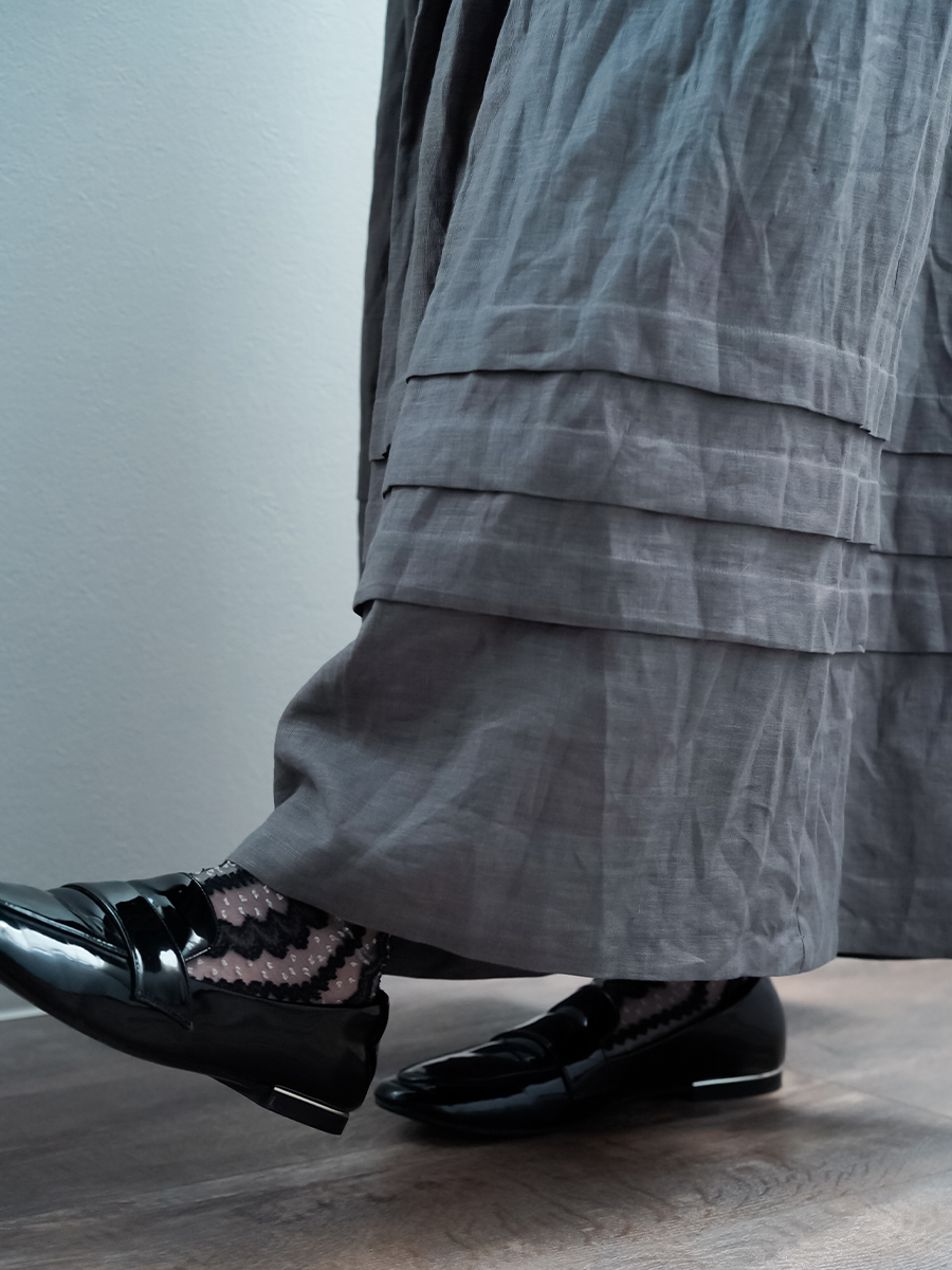 リネンスカート】裾のタックが描く優雅な陰影 リネンタックスカート