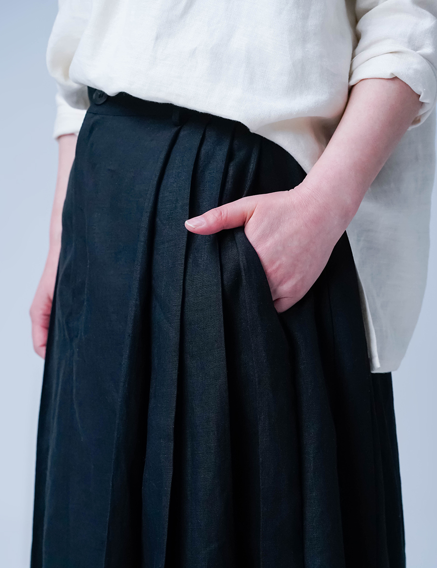 リネンスカート】サイドのタックディティールが美しい ロング リネンスカート】サイドのタックディティールが美しい ロング