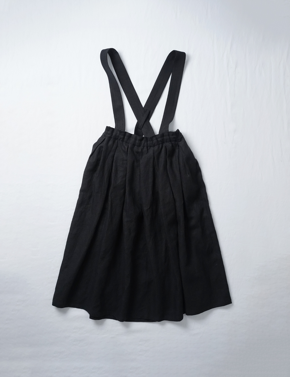 【早割7着限定】【リネンジャンパースカート】魅惑のタックがギュン 重ね穿き完全版 /黒色 s020d-bck1