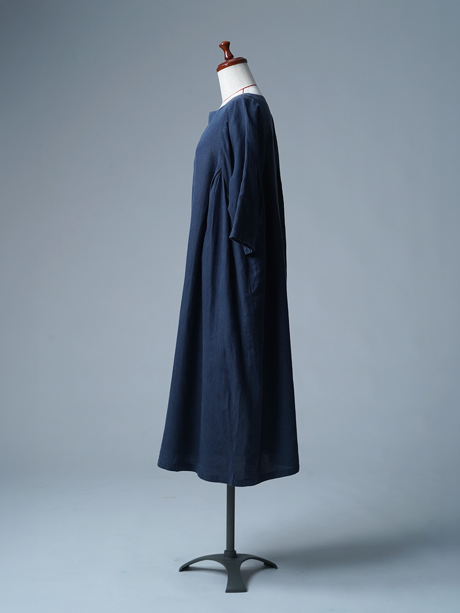【リユース作品】リネンワンピース タック入り 五分袖 秘密のシルエット / 留紺(とめこん) sample-a1257