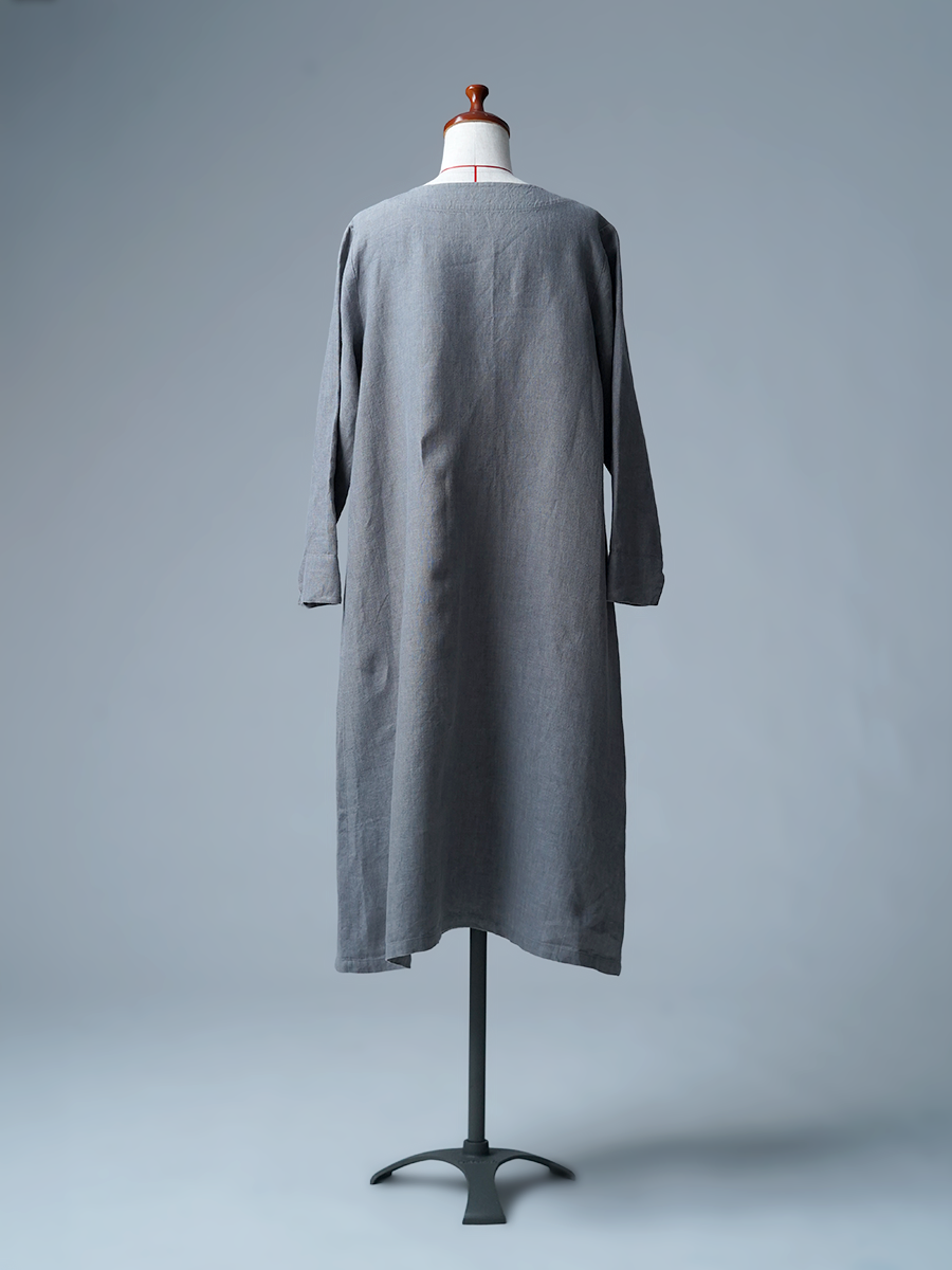 【リユース作品】リネンワンピース ロングワンピース 長袖 クルーネック / 鈍色(にびいろ) sample-a1268