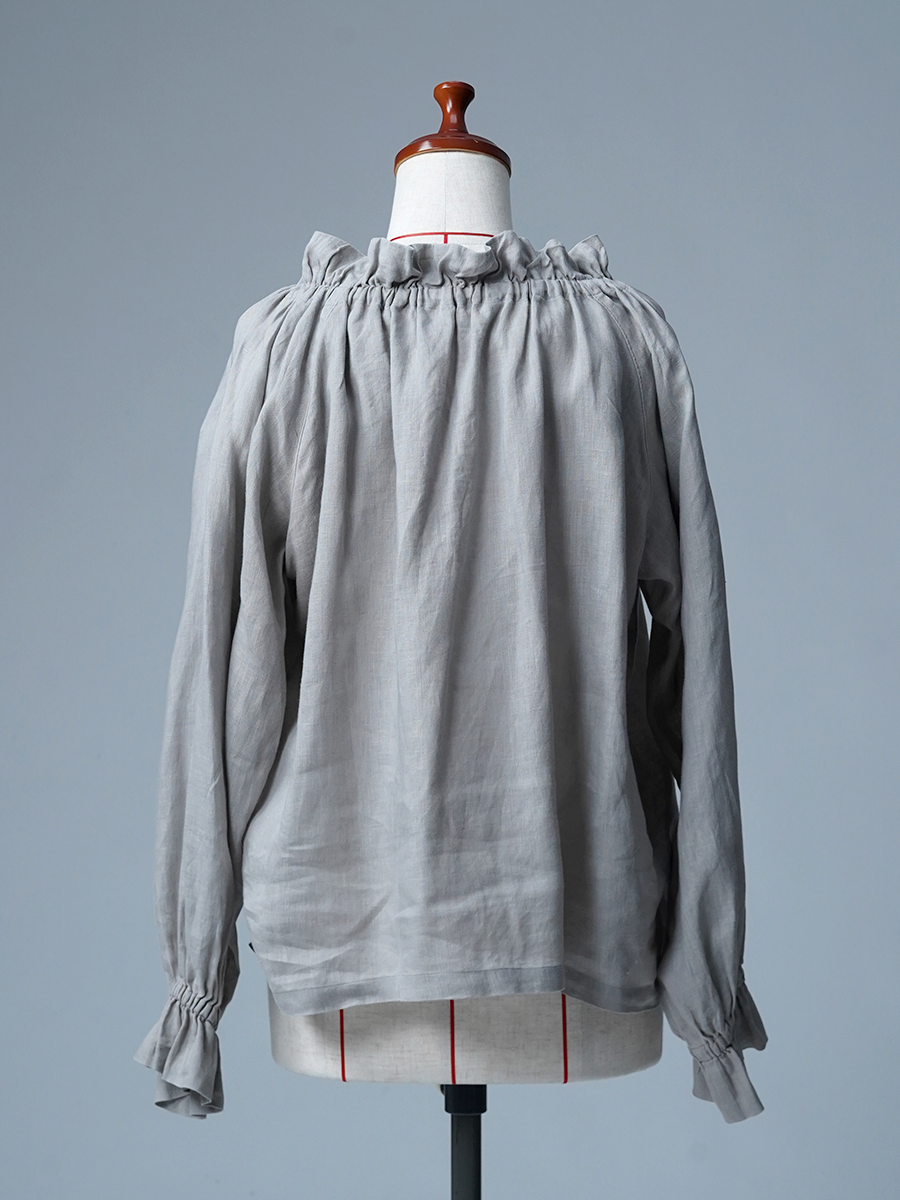 【リユース作品】リネントップス シャーリングネック ブラウス 脇汗対策(羽アリ) / 銀鼠(ぎんねず) sample-a1291
