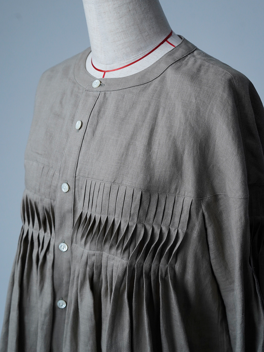 【サンプル作品】波ピンタック ノーカラーブラウス / 榛色 sample-c0003