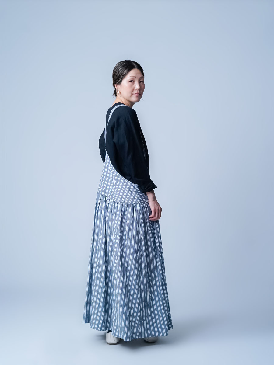 リネントップス】無言が語る、素材と設計の自信 ラグランスリーブ