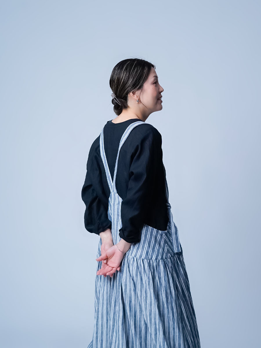 リネントップス】無言が語る、素材と設計の自信 ラグランスリーブ