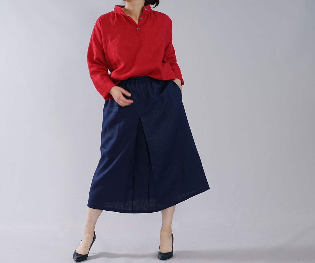 中厚 リネン ブラウス スタンドカラー ドロップショルダー シンプル 長袖 シャツ チュニック / レッド シャツ ブラウス スタンドカラー ハイネック 襟付き 長袖シャツ 長袖 長袖ブラウス トップス カットソー リネン 麻 リネントップス 麻トップス リネンブラウス リネンシャツ 無地 無地シャツ 無地ブラウス 赤 赤色 レッド シェルボタン 貝ボタン スキッパーシャツ スキッパーデザイン トレンド 旬 着こなし 春 夏 秋 冬 レディース wafu 新作