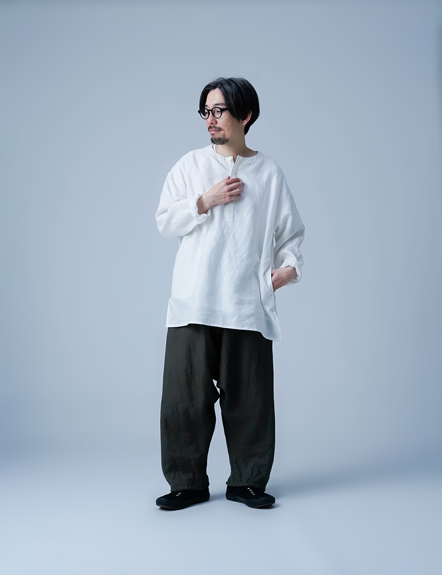 リネンシャツ】ポケットによってバランス整う リネントップス リネンシャツ】ポケットによってバランス整う リネントップス
