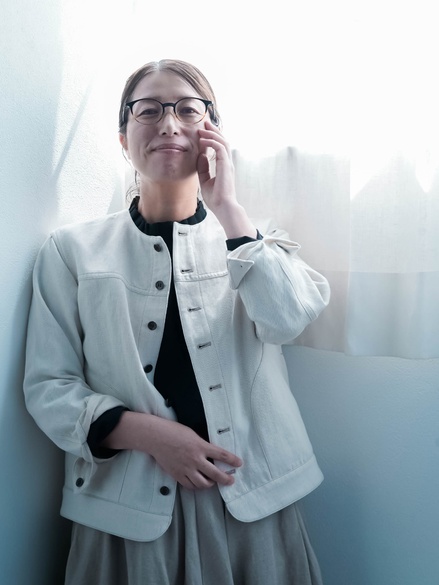 リネントップス】ネックラインを華やかに魅せる タックフリル トップス