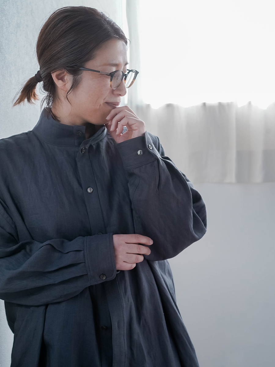 リネンシャツ】首元に、自信を。 多才なハイネック ビッグシャツ