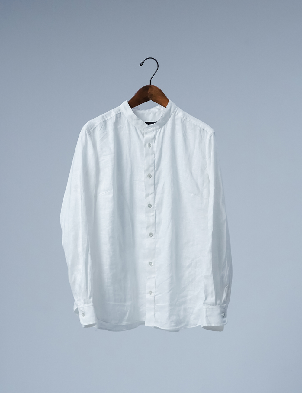 【リネンシャツ】数量限定！見習い製作品 手もみスタンドカラーシャツ / ホワイト t031c-wht1
