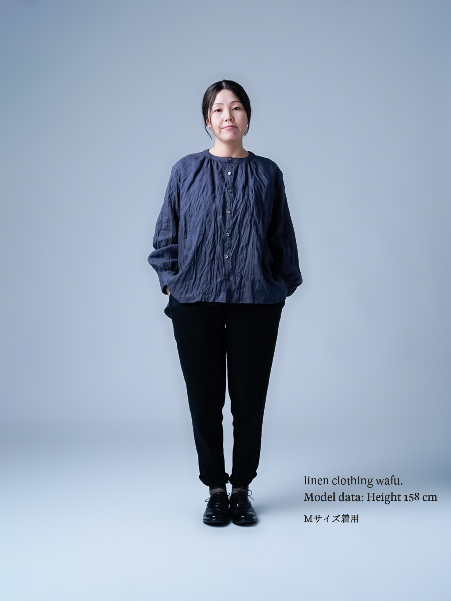 リネンシャツ】余白の美を纏う 極上リネンの洗練ノーカラーシャツ ／ 藍墨