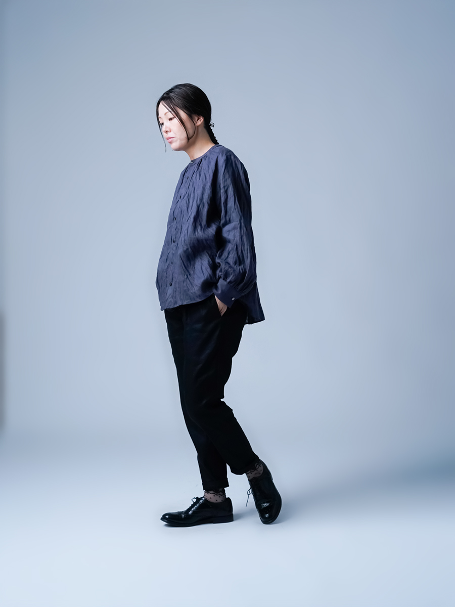 リネンシャツ】余白の美を纏う 極上リネンの洗練ノーカラー