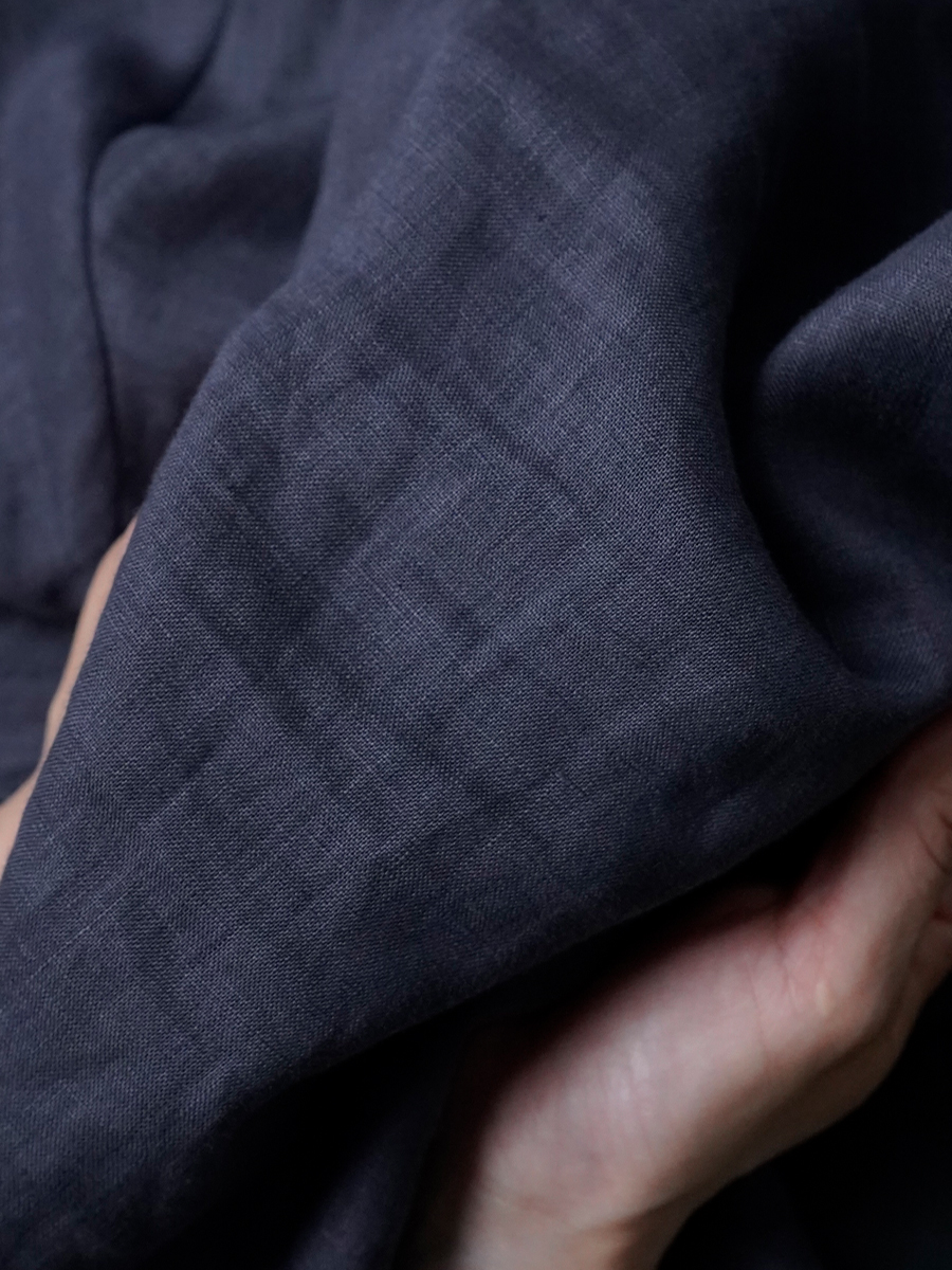 リネンシャツ】余白の美を纏う 極上リネンの洗練ノーカラー