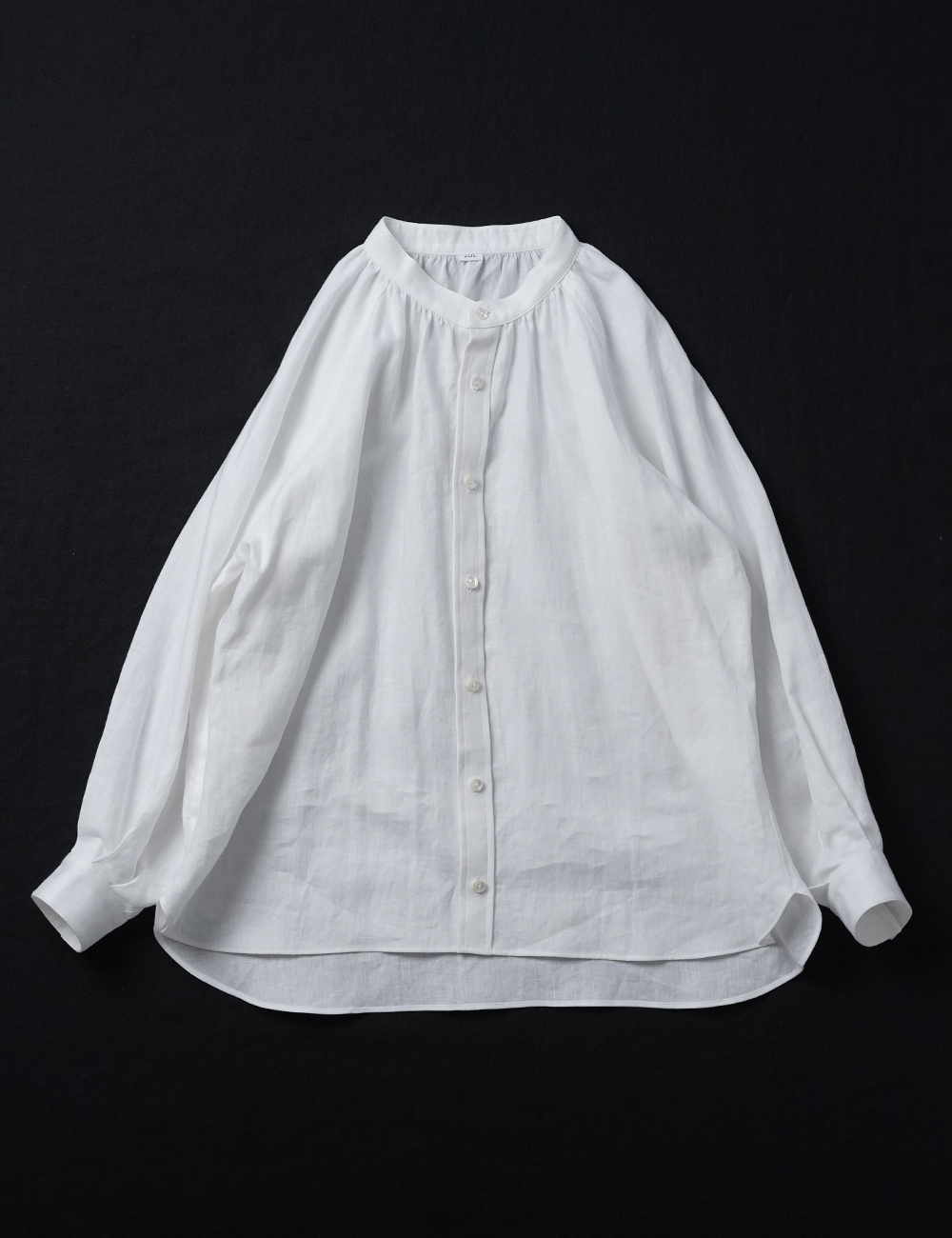 【リネンシャツ】巧妙に仕立てられしギャザースタンドカラーシャツ/白色 t034f-wht1