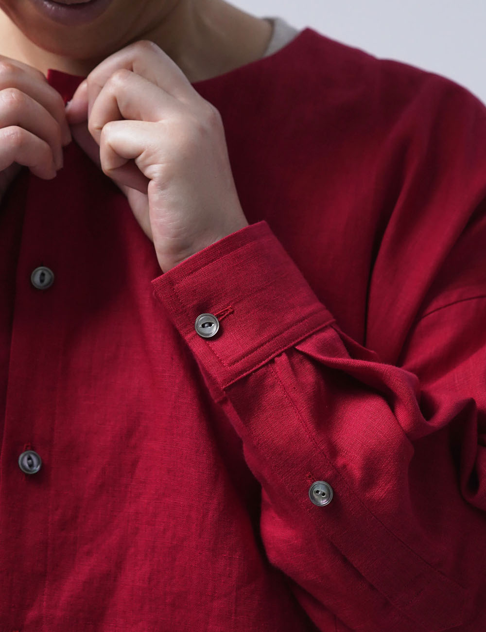 【リネンシャツ】肩ひじ張らず 使いやすさがクセになる /赤紅 t036d-akb1
