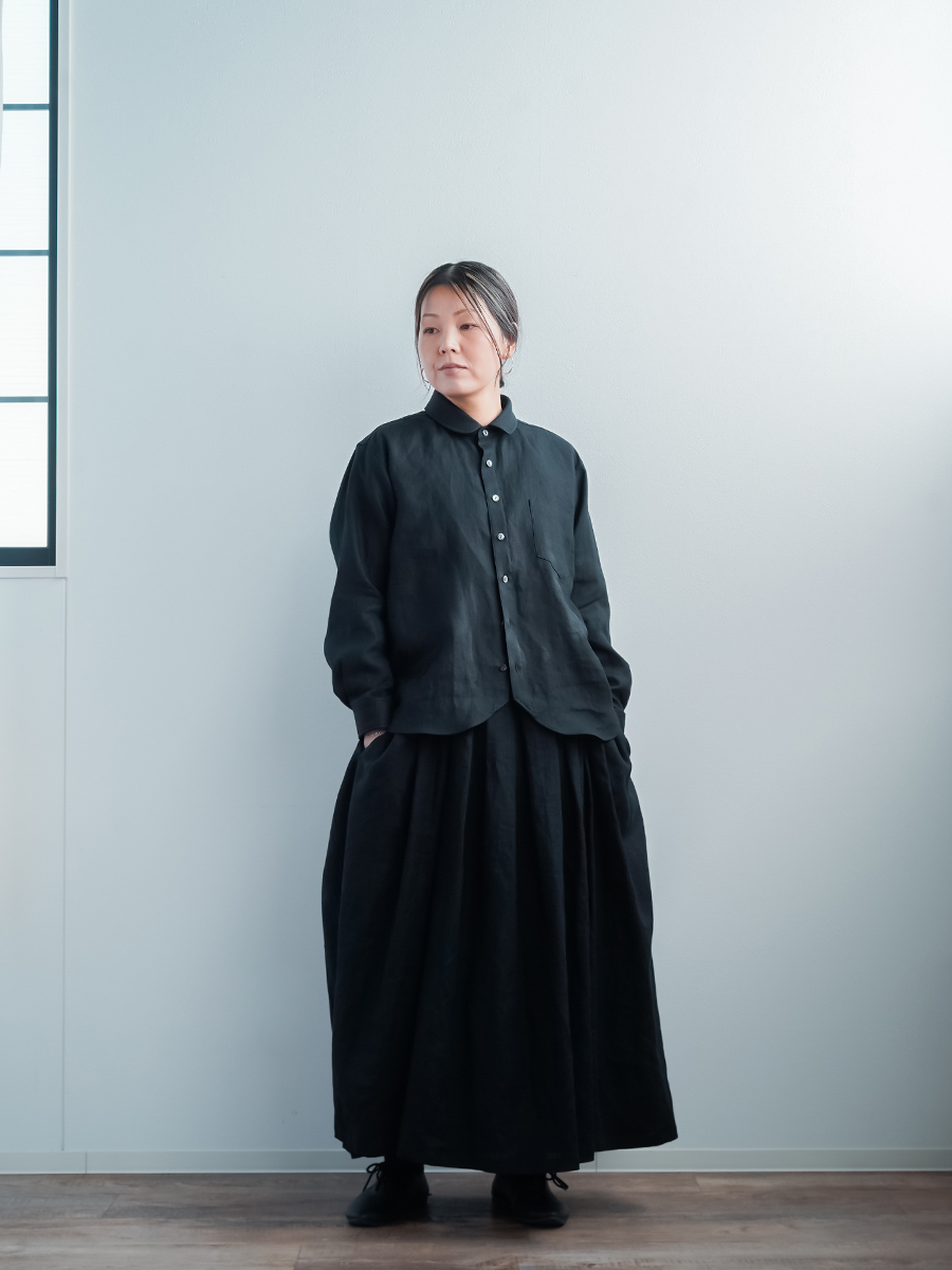 リネンシャツ】心の角をとる。やわらぎ リネン丸襟シャツ ／ 黒色