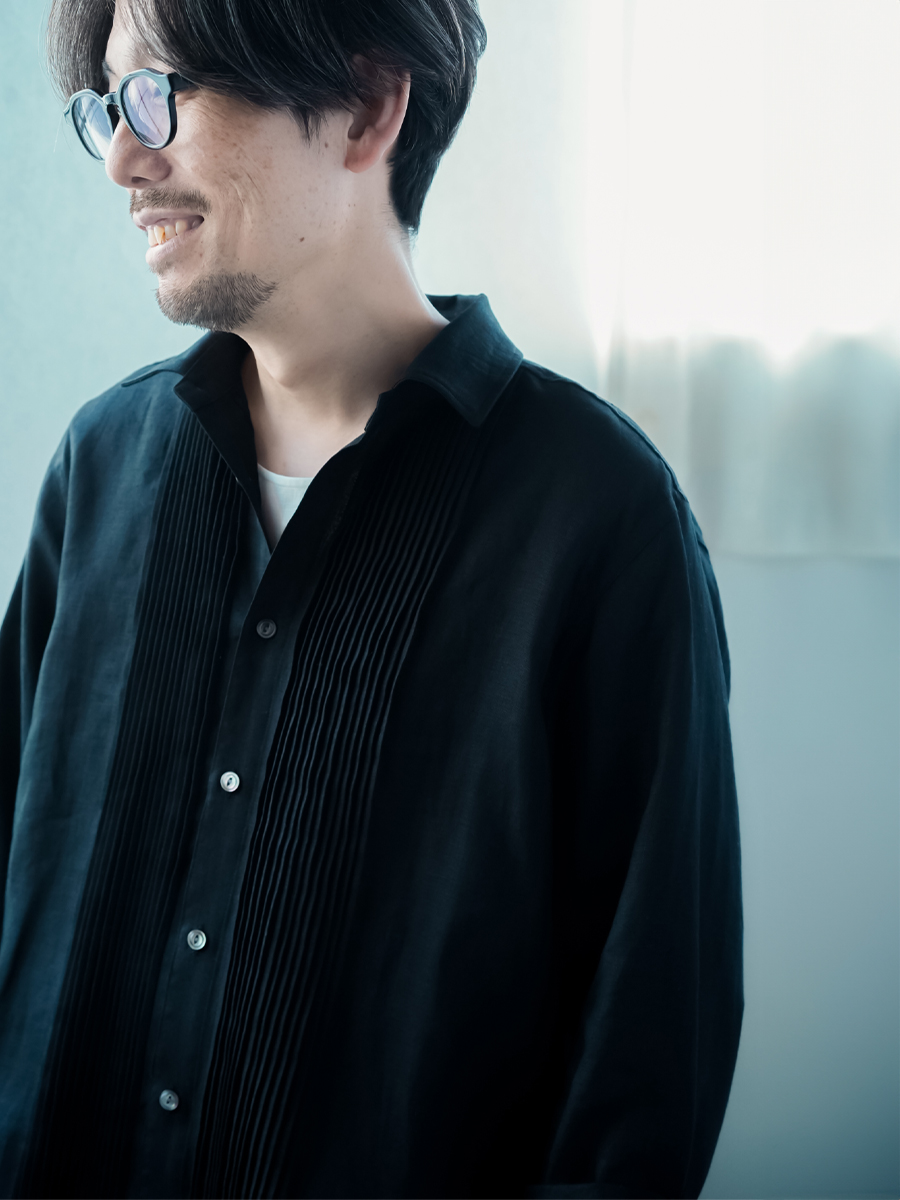 リネンシャツ】情熱を秘めた リネンピンタック メンズシャツ ／ 黒色