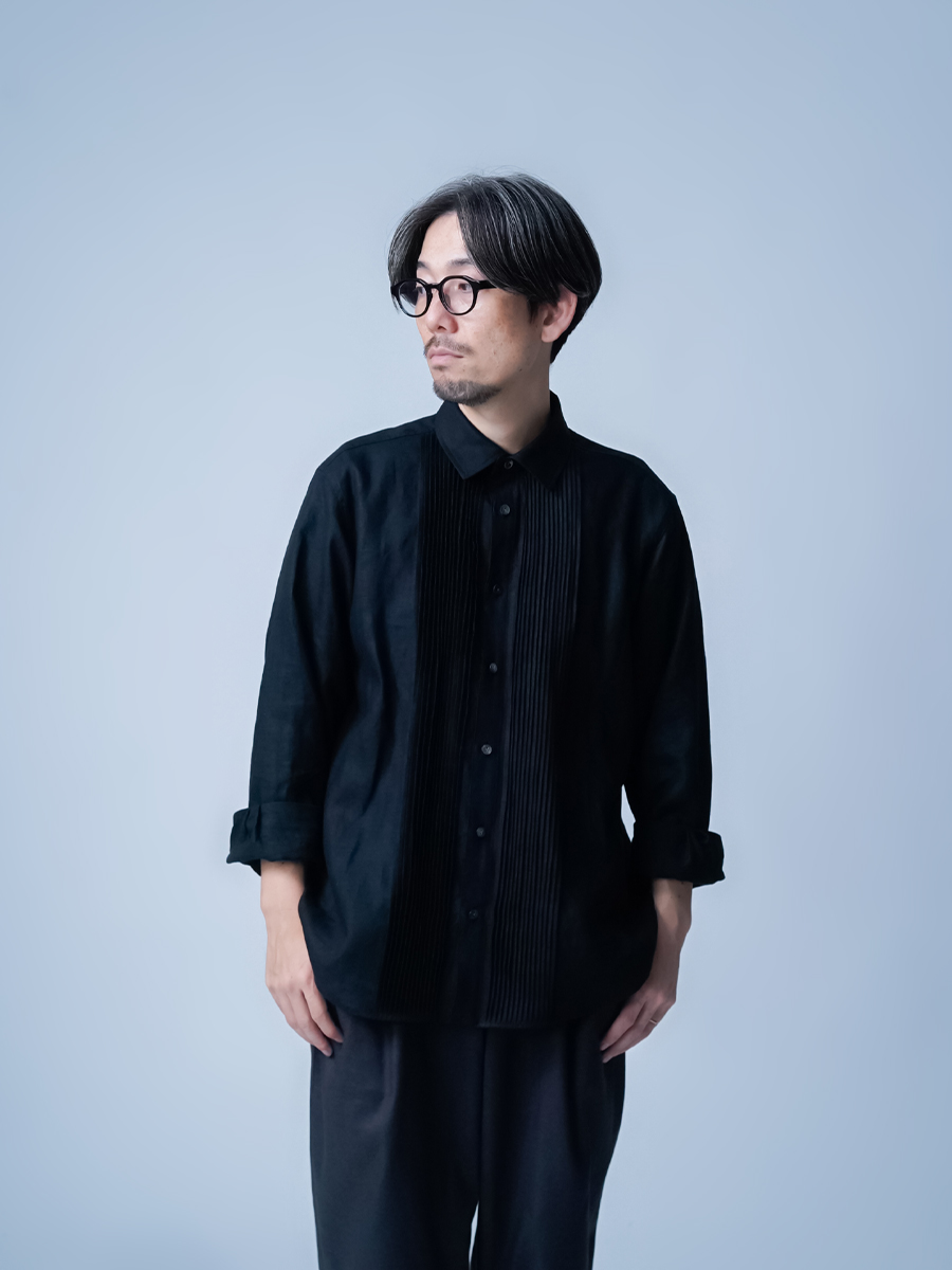 リネンシャツ】情熱を秘めた リネンピンタック メンズシャツ ／ 黒色