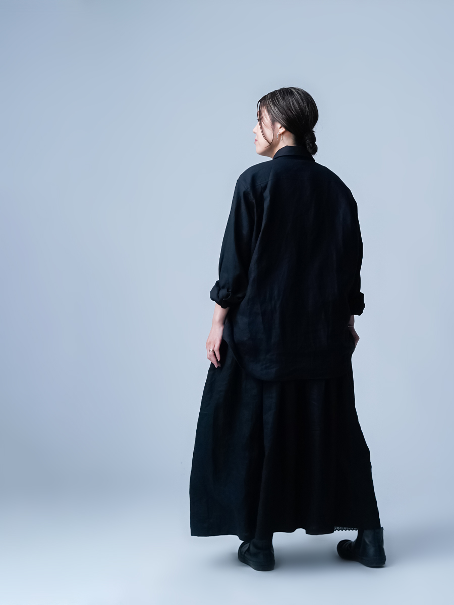 リネンシャツ】情熱を秘めた リネンピンタック メンズシャツ ／ 黒色