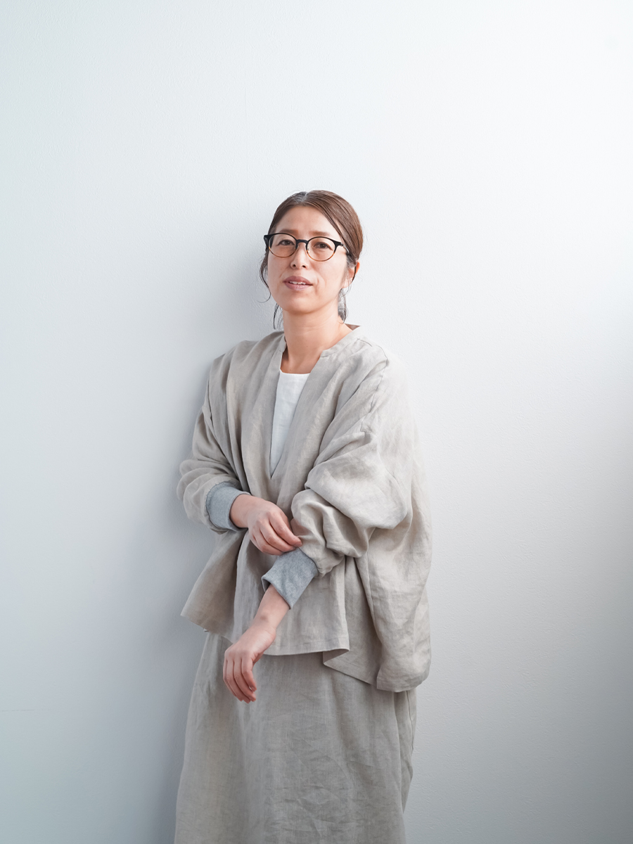 プレミアム】あの名作がVネックに 顏まわりが軽く見える シン・よしこT