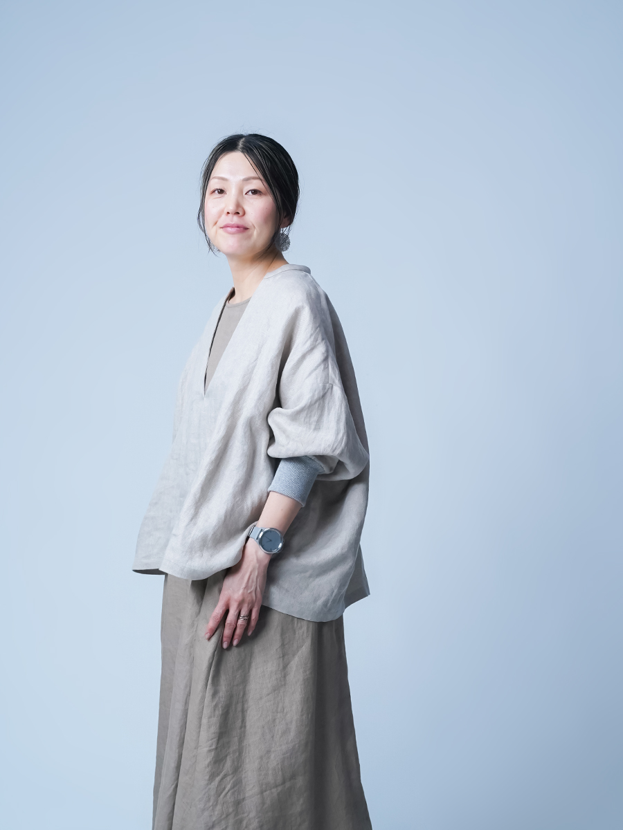 プレミアム】あの名作がVネックに 顏まわりが軽く見える シン・よしこT