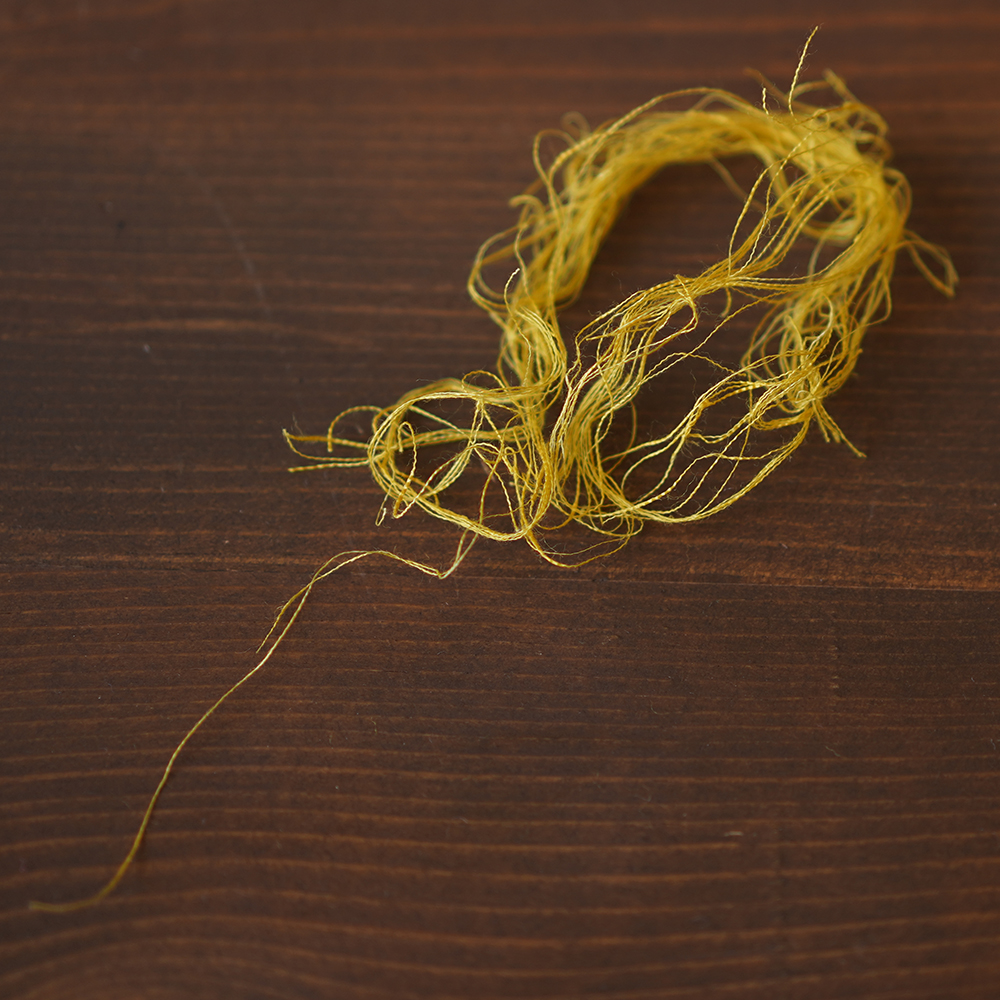 【限定販売】リネン糸 リネン手ほぐし糸 横糸 アート 裂き織りにも 地の目を合わせた時にでるリネン糸 / z000k