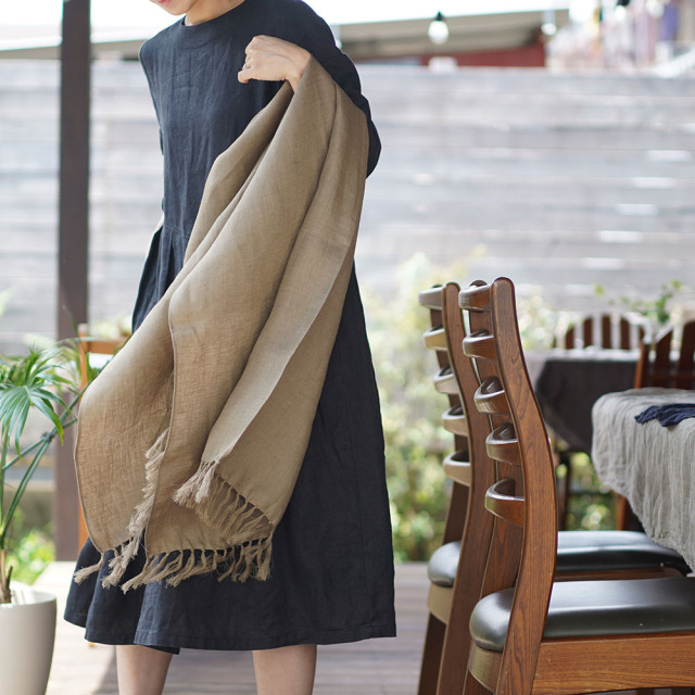 【wafu】限定色! 中厚 リネン ストール 手ほぐし フリンジ ふんわりやわらかい リネン wガーゼ/ 新カシミヤベージュ【幅63cm×長さ164cm】z004c-cbe2