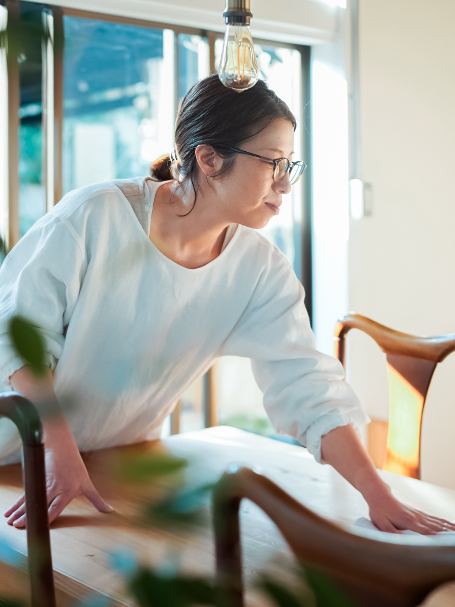 リネン割烹着】着る人が選ぶ使い方が正解、暮らしに合わせる道具 2way 割烹