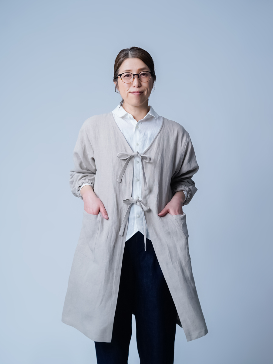 リネン割烹着】着る人が選ぶ使い方が正解、暮らしに合わせる道具 2way 割烹